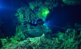 Diving in a Cenote-dark scenario with estaglatites